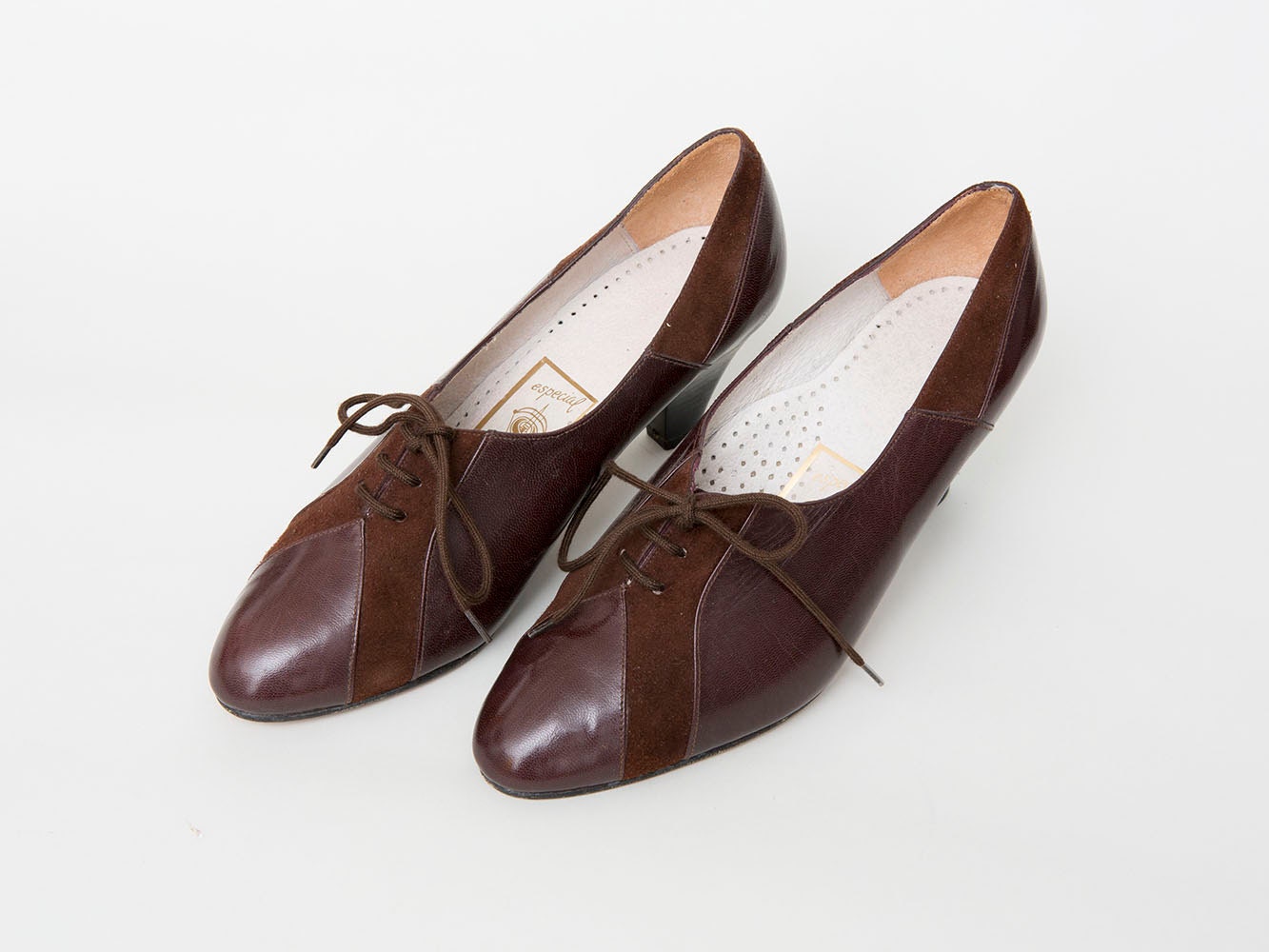 size 7 NOS Vintage lace up heeled Brown Leather Shoes
