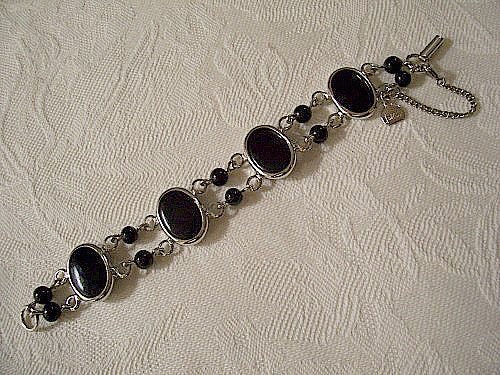 Black Bead Bracelet Silver Tone Vintage Judy Lee Oval Links Security Chain Fold Over Clasp