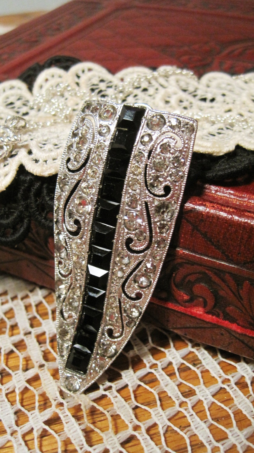 10% Off (APRILSHOWERS2) Early Pendant Rhodium Plated Pot Metal Rhinestones Jet Glass Stones Open Cut Panel Silverplate Chain
