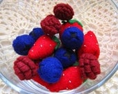 Felt Food Berries set (strawberry raspberry blueberry) Eco Friendly Childrens Pretend Play Food for Toy Kitchen