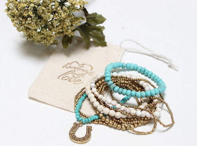 FERRADURA-Conjunto de estiramento empilháveis pulseiras de contas de Branco, turquesa e bronze / Boho chique / étnico / sudoeste / proteção / artesanal