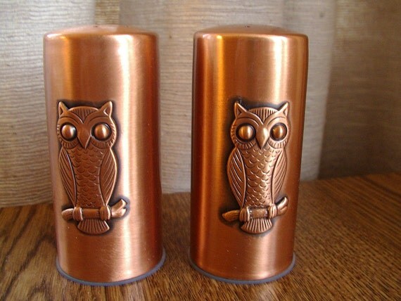 vintage 1970s copper OWLS salt and pepper shakers with no patina very clean - OurVintageHouse