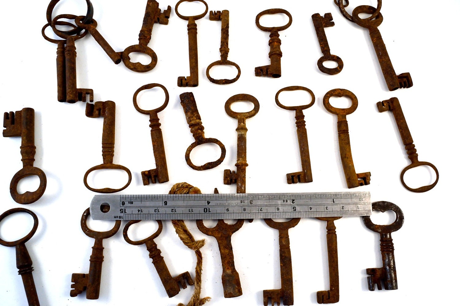 Antique Skeleton Keys for Steampunk Art, Steampunk Supplies, Lot of 24