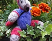 Gym Bear: Knitted toy bear in work out gear.