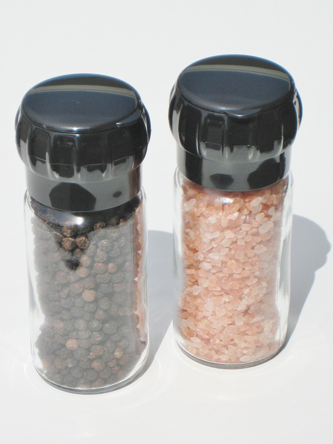 Salt Grinder & Pepper Mill - choose salt / peppercorn - refillable clear glass bottle with easy grip grinder - perfect gift / use at home