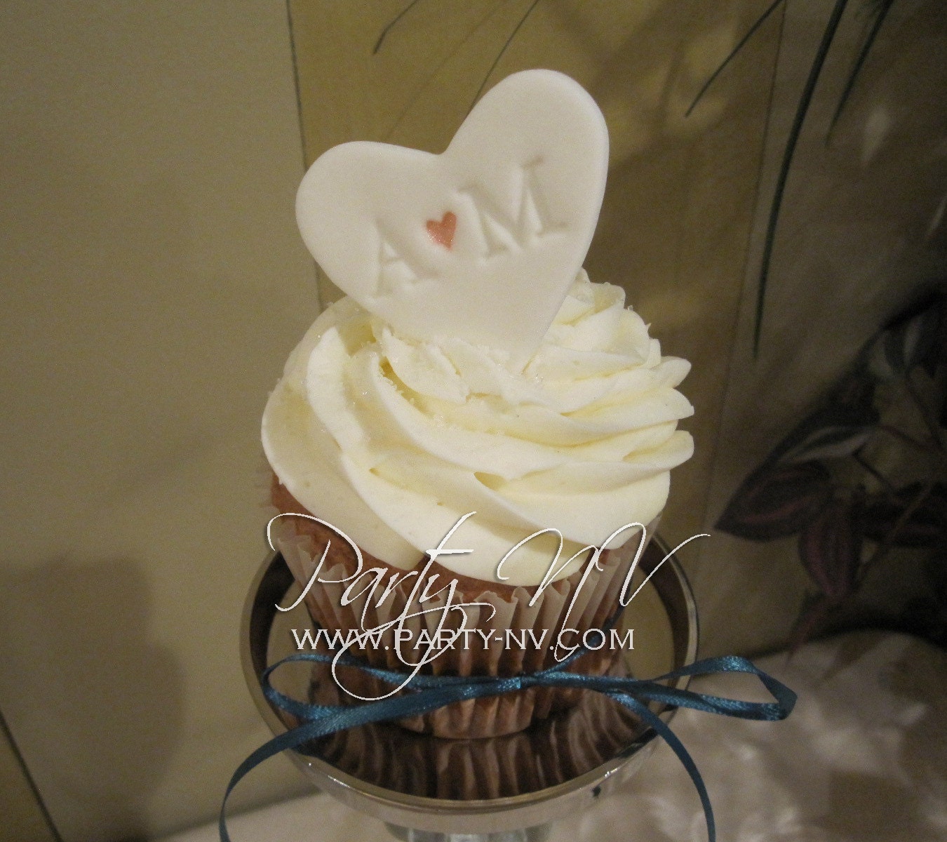 EDIBLE (Fondant Cupcake Toppers) - Monogramed Hearts