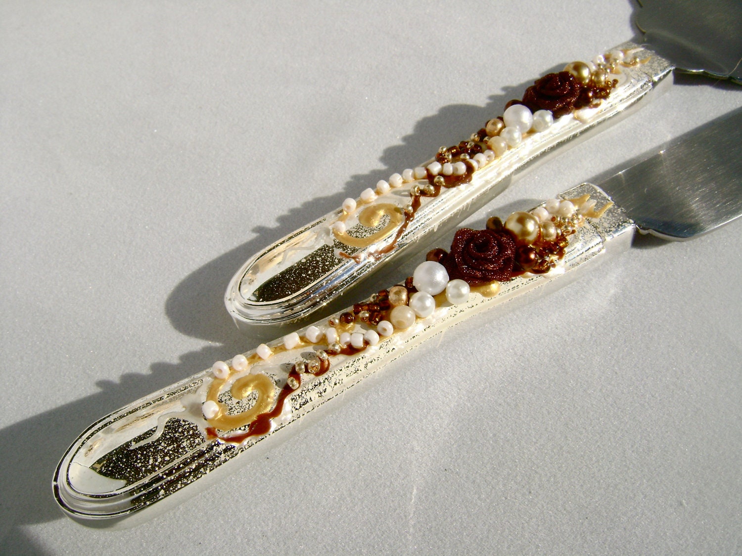 GORGEOUS wedding cake server set in gold, ivory and chocolate brown, fully customizable with your wedding colors