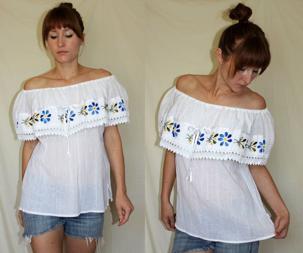 vtg 70s PEASANT BLOUSE // gauzy white cotton & blue embroidered oaxacan top // c698