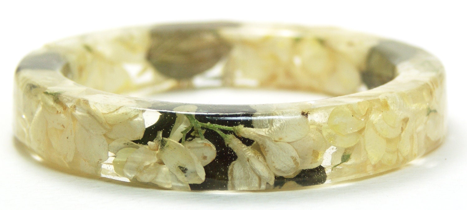 White Flower Resin Bangle-Real Dried Flowers-Real Leaves-Green Bangle-Green Bracelet-Green Jewelry-White Bracelet-White Jewelry