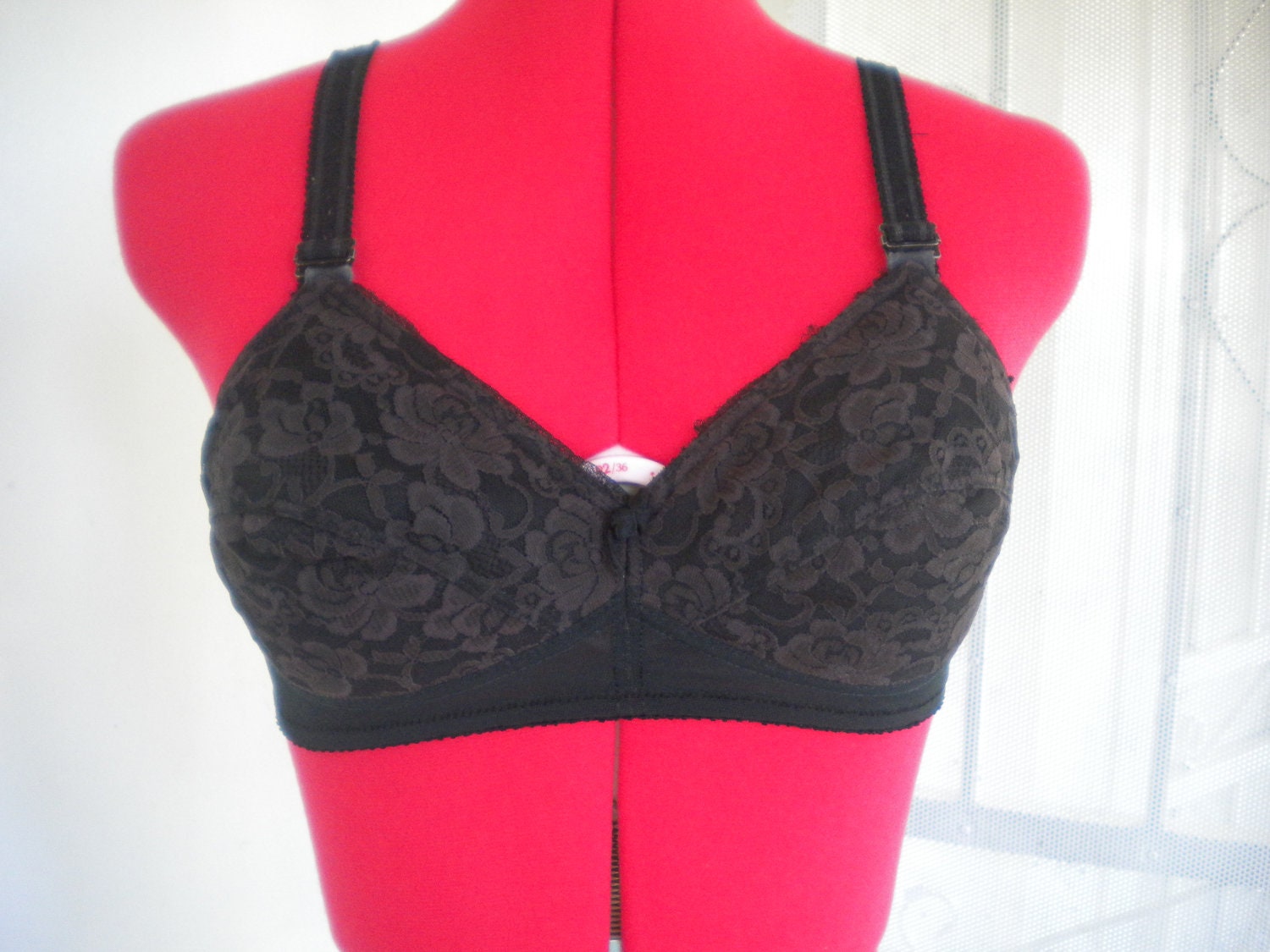 vintage bullet bra black lace 1950s/60s rockabilly pinup burlesque