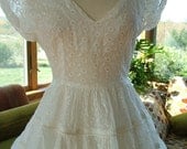 Wedding dress vintage 1950s full skirt eyelet fabric sz8 alternative wedding reception dress