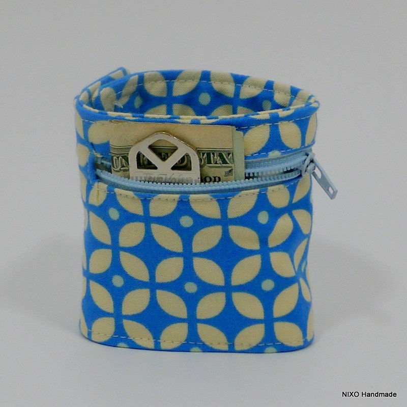 Geometric flowers wrist wallet by NIXO Handmade