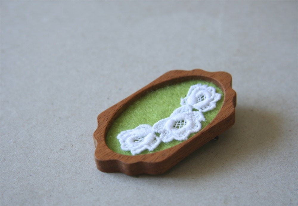 Trio of White Vintage Lace Flowers on Pistachio Green Felt Wooden Brooch, Lace and Mahogany Series