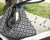 Wristlet Clutch, wristlet Purse, Pink Wristlet, zippered wristlet, Black Purse, Hands Free Purse