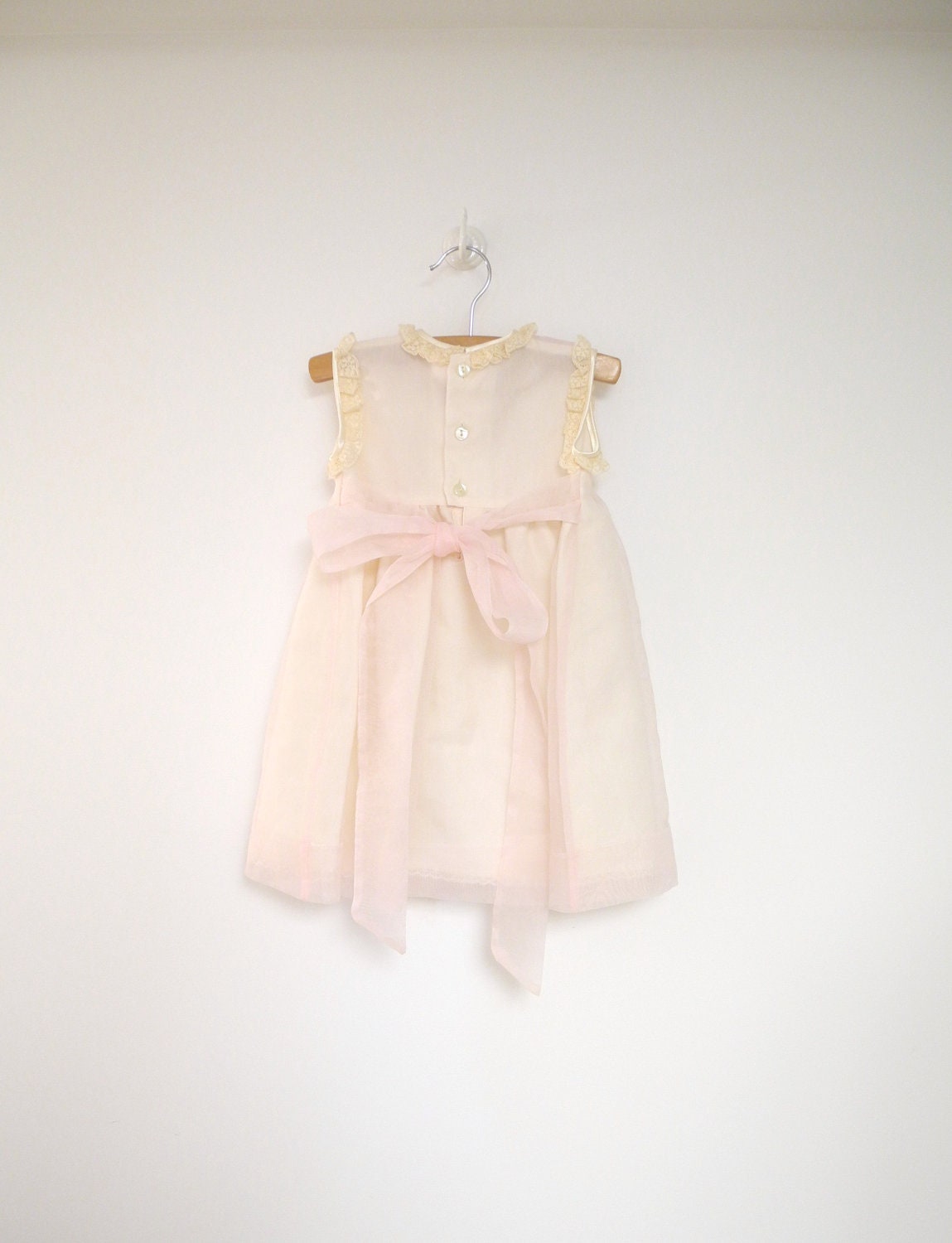 1970's Pale Pink and Cream Sleeveless Chiffon and Lace Dress