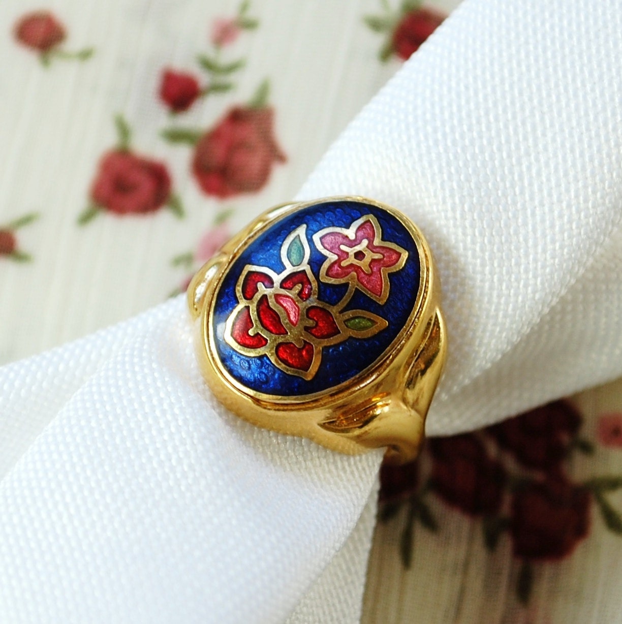 Vintage Cocktail Ring, Blue Floral Cameo, Red Flowers, Cloisonne Enamel, Gold Tone Metal Band, 1970s Spring Summer Costume Jewelry