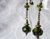 Dangle Dark Green in Brass with Chain