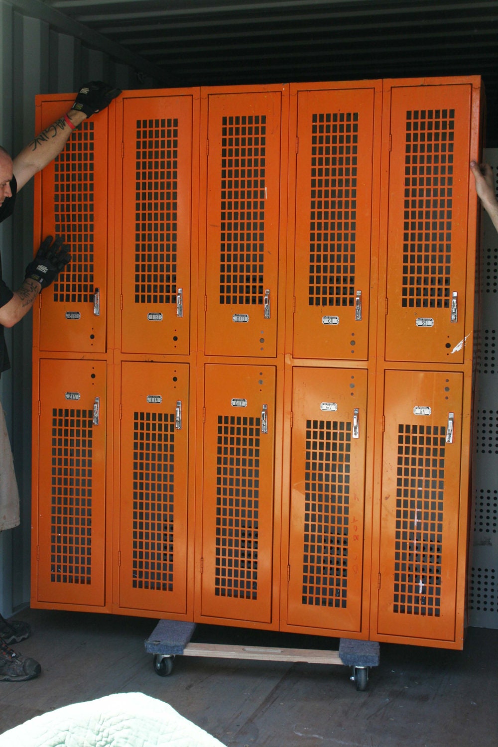 bank locker size