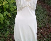 Cream Vintage Slip with Beautiful Lace Detail in Bodice and Hem