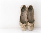1990s tooled faux leather shoes,flower shoes, loafers, flats, daisies,Size 9, GROOVY - RetropolisCentral