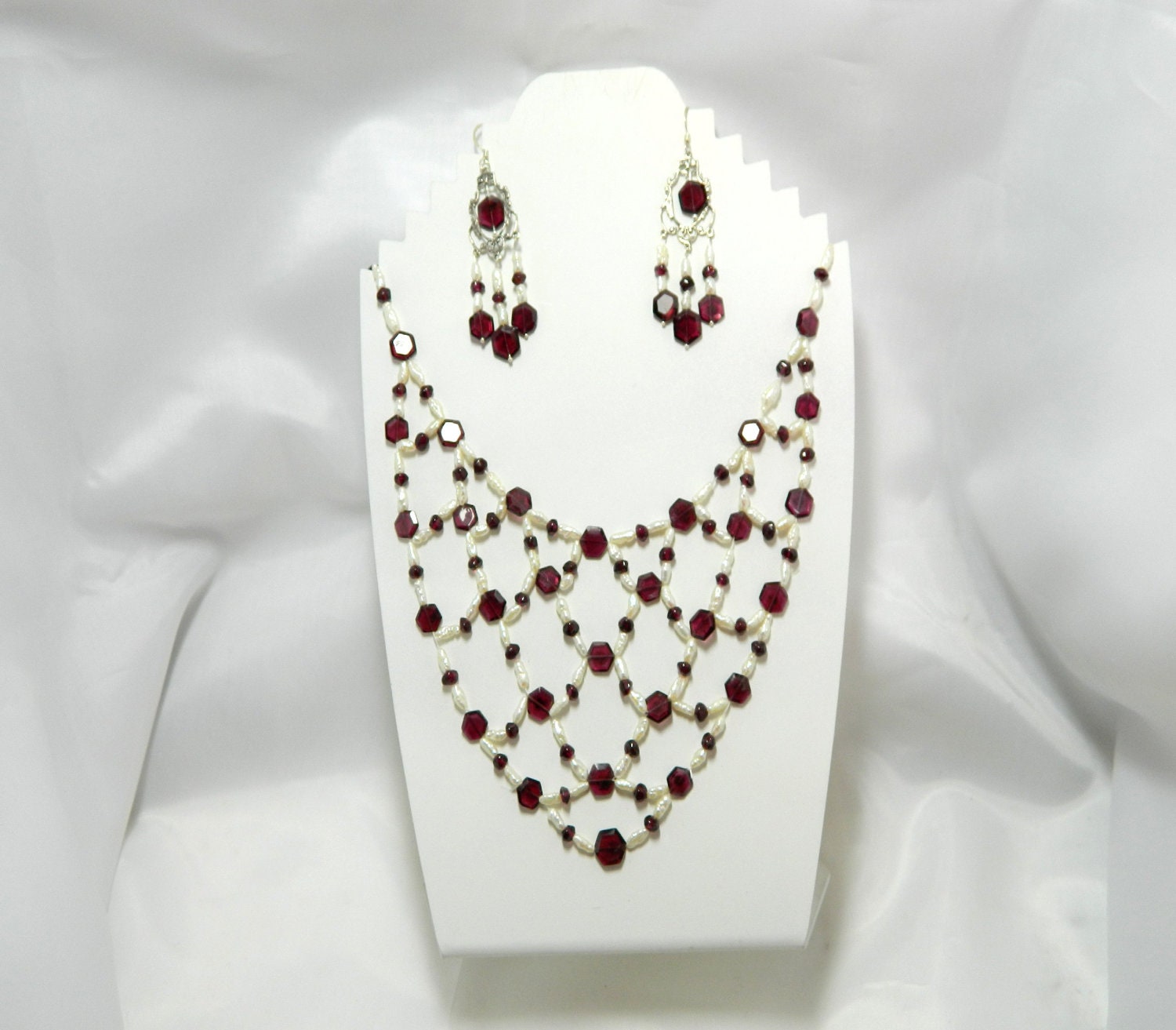 Garnet and freshwater pearl necklace set.
