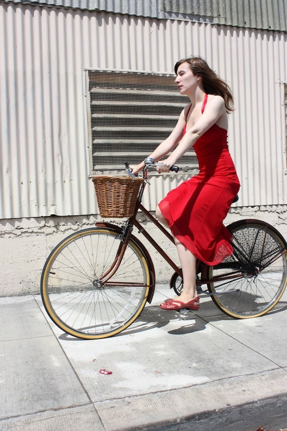 Bicycle skirt guard: The Femme Fatale
