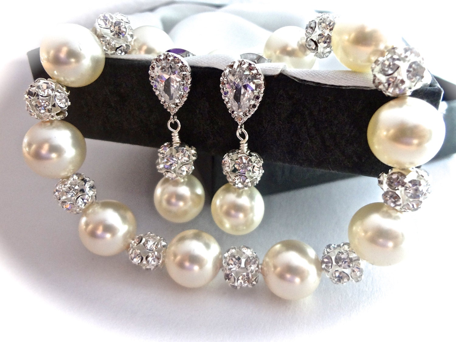 Pearl set - Pearl bracelet and earring set - Crystal rhinestones - Fireballs - ivory/cream pearls - Bridal jewelry - Bridesmaids - SHARP -