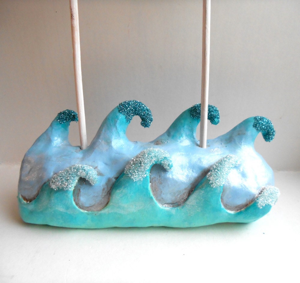 Kissing Fish Wave Stand for Displaying your Wedding Cake Topper after the Wedding