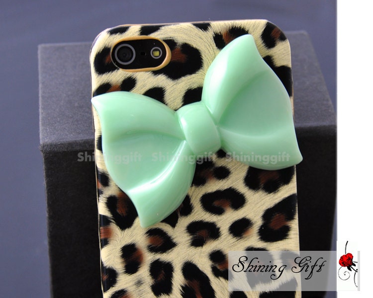 IPHONE 5 Case, Iphone5 Case, Leopard Decal iPhone 5 Hard Case, cheetah iphone 5 case with Green bow