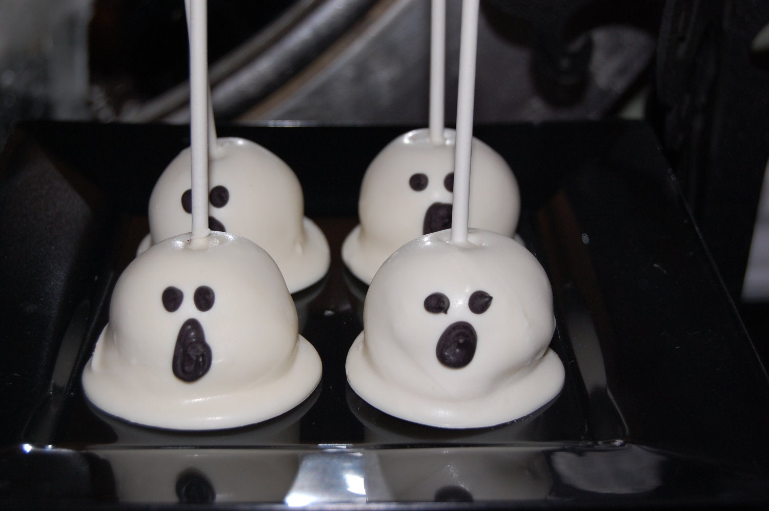 Ghost Cake Pops