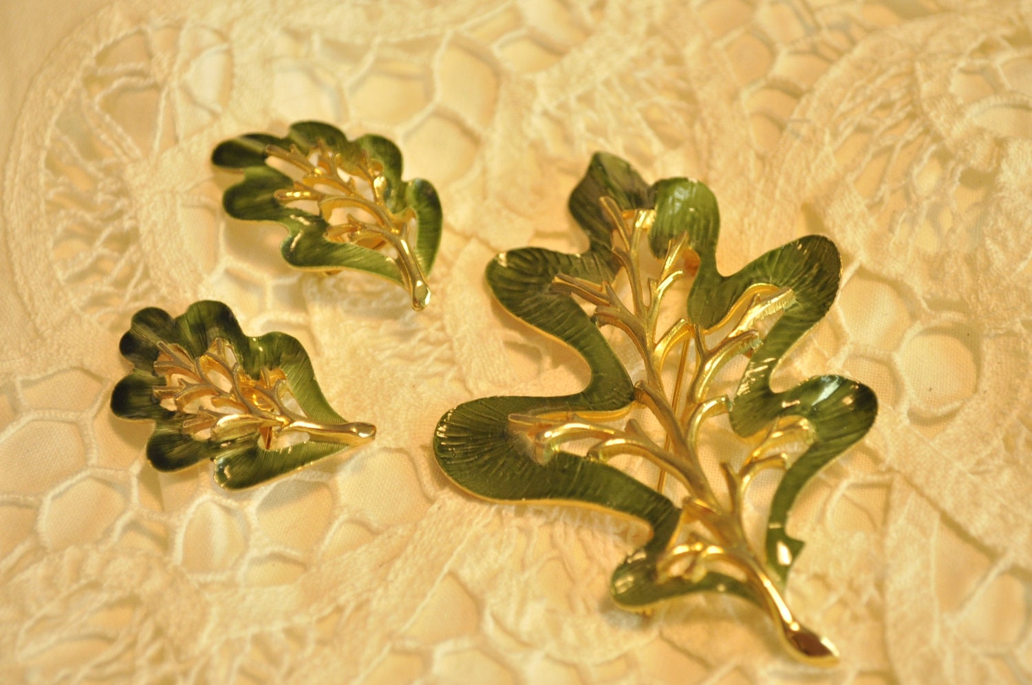Vintage Gold Finish Green Enamel Oak Leaf Brooch Pin Earring Set Sarah Coventry
