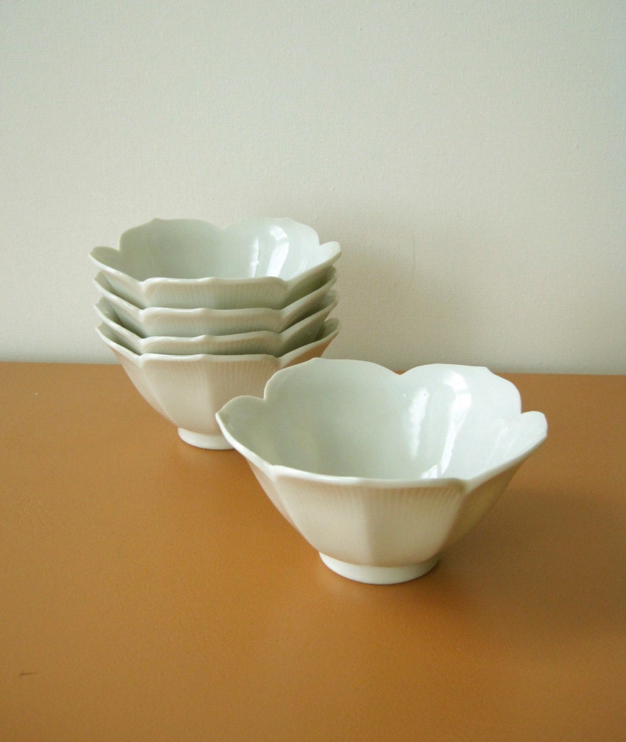 Set of 5 Vintage White Lotus Bowls