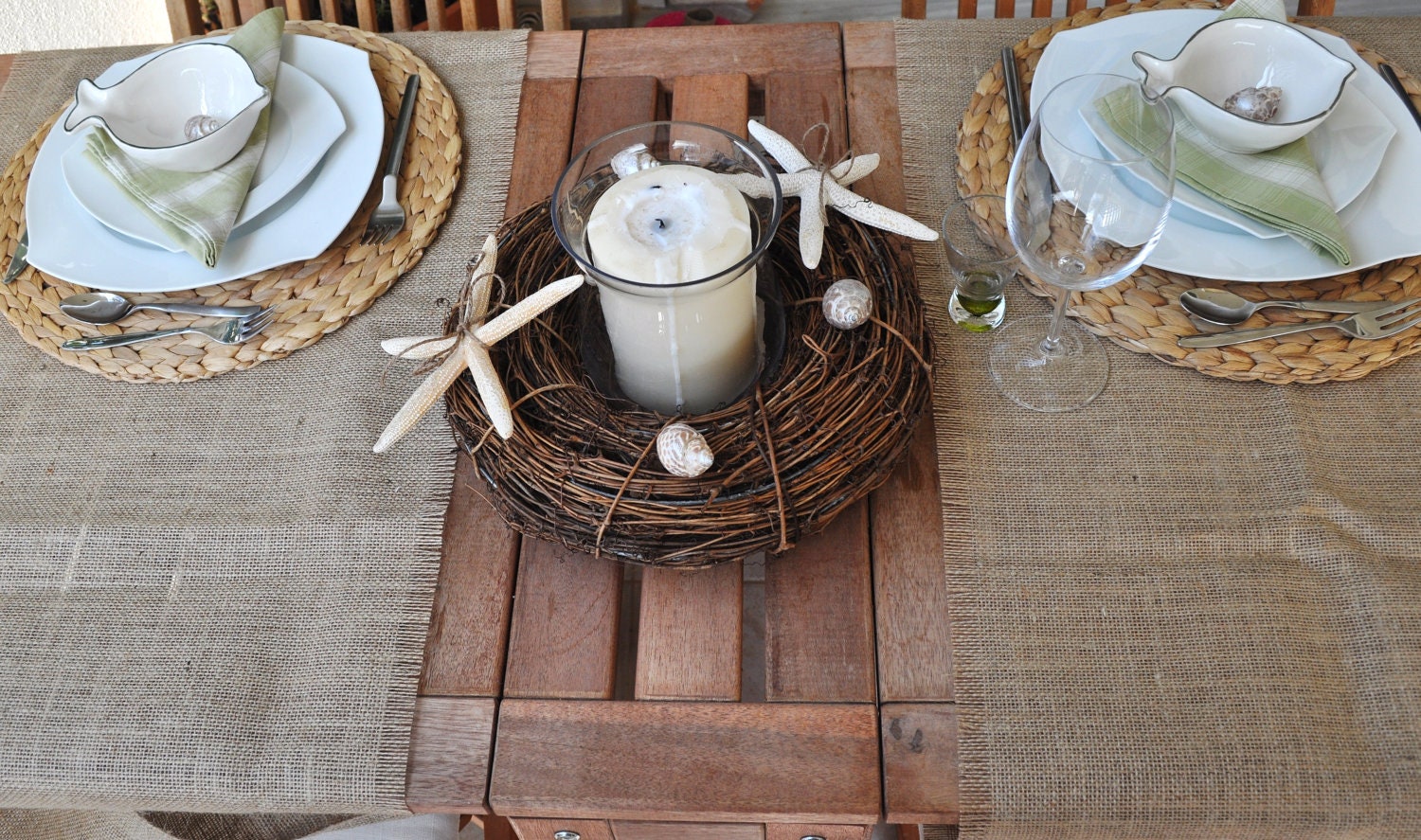 Burlap table runner - beach wedding - rustic wedding decoration - table settings