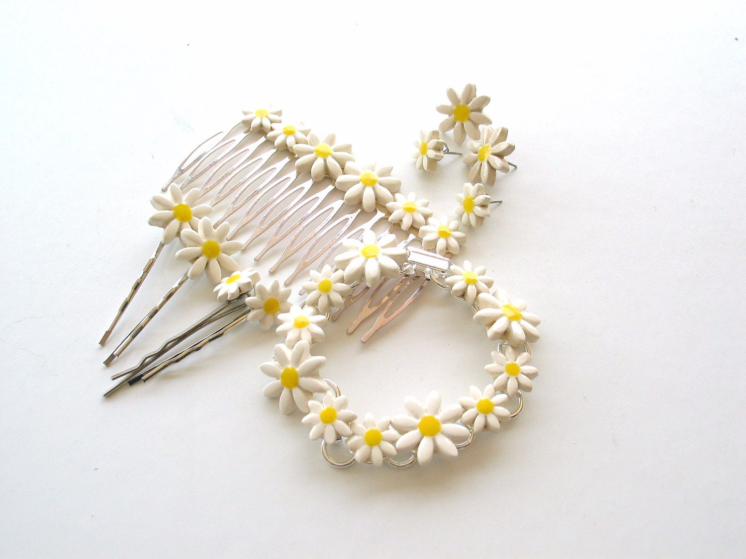 Daisy hair comb Wedding accessory silver tone Spring Summer