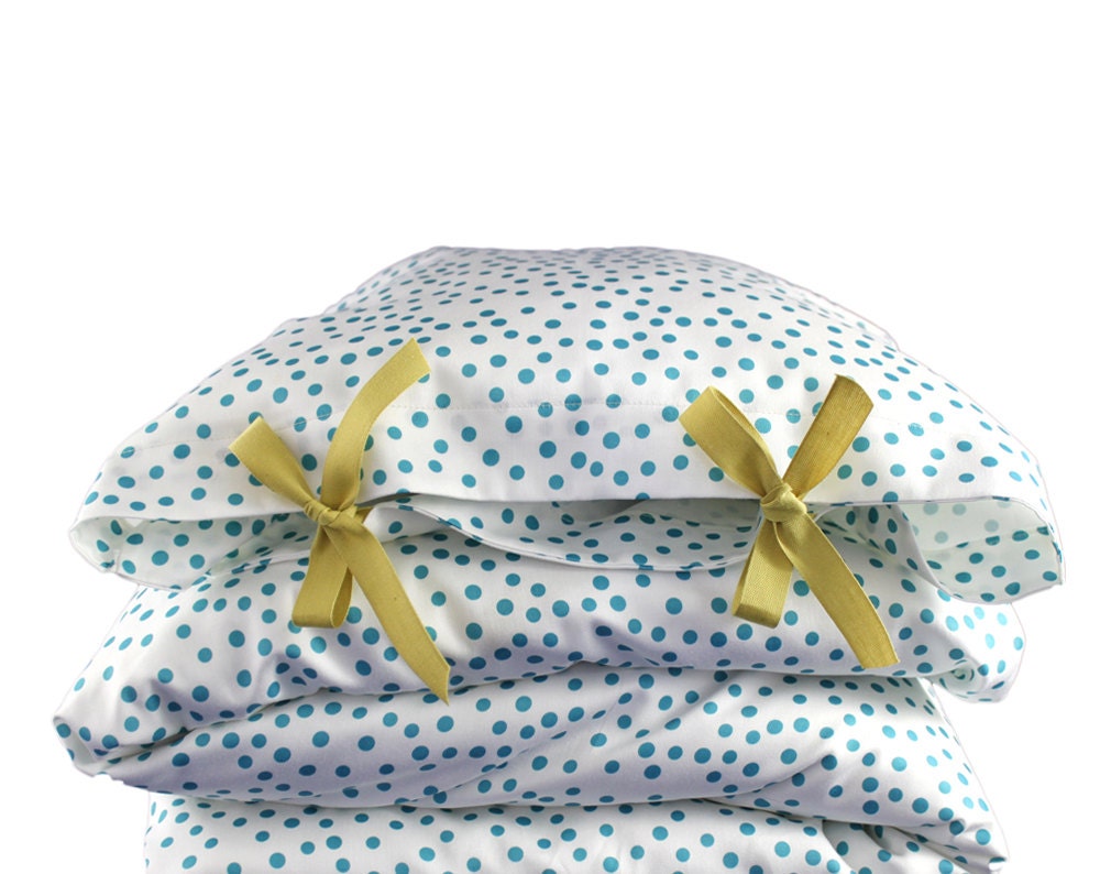 ORGANIC Toddler Bedding set - Scattered dots - peacock blue dots on white background