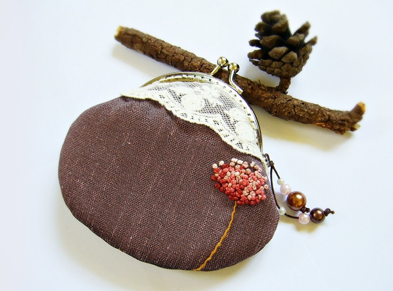 Metal frame purse / coin purse/ embroidery coin purse / flower embroidered /8.5 cm frame purse/ metal frame