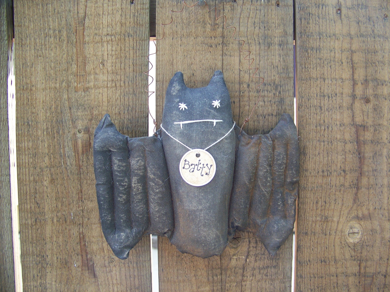 Grungy Primitive Bat Door Greeter/Wall Hanger for Halloween