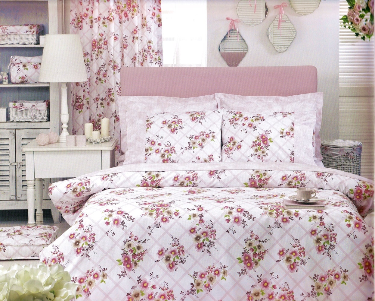 Custom Queen Size Pastel Pink Floral Checked Printed Bedding Set