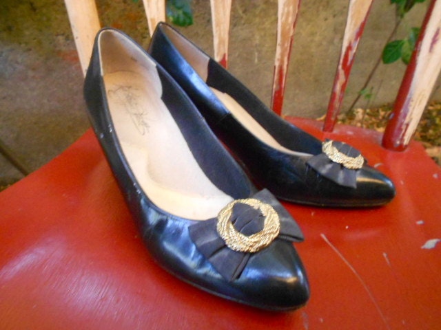 Vintage Navy Blue Party Heels with Gold Ornamented Bow by Katherine Hall Size 6