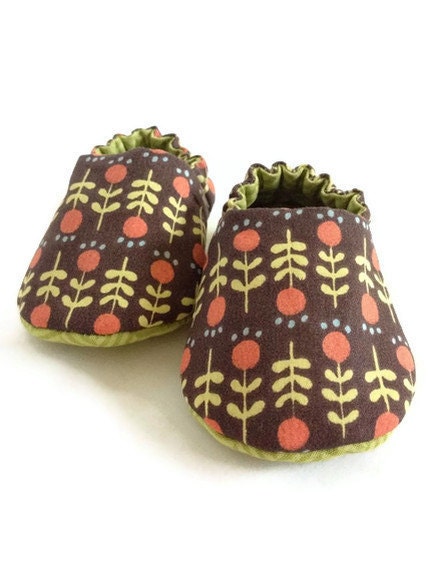 Very Berry Patch Reversible Baby Shoes, 100% Organic cotton, Made to Order in sizes 0-18 mo.