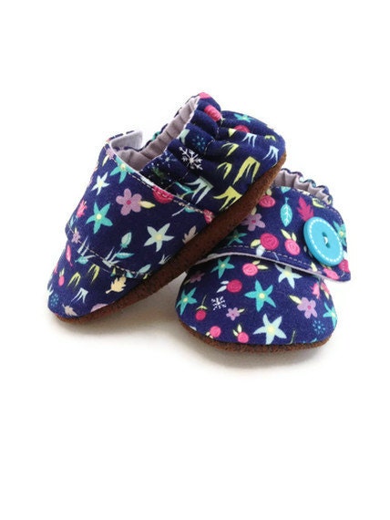 READY TO SHIP, Petal Pusher Baby, size 6-9 months, elastic heal and suede sole.