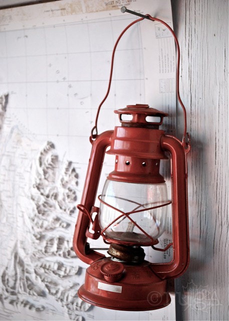 Rustic Red Lantern: Iceland (5x7 photo) - rugaphoto