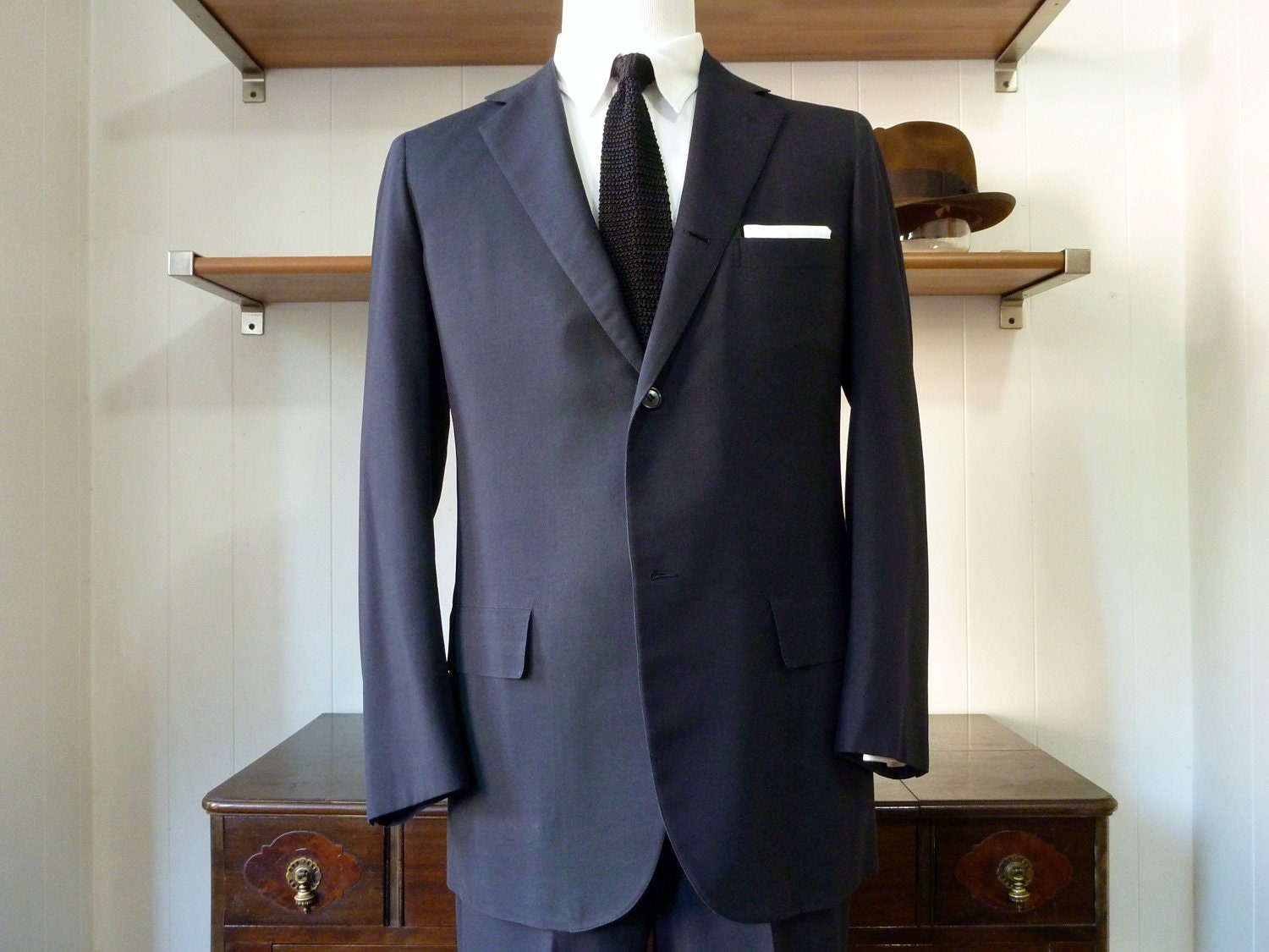ESSENTIAL Vintage 1950s / 1960s Brooks Brothers MAKERS No. 1 Sack Suit in Solid Navy Blue 41 S. Made in USA.