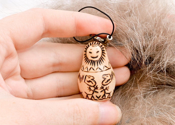 Cell Phone Charm - Sunny Inuite - OOAK Pyrography Zipper Pull