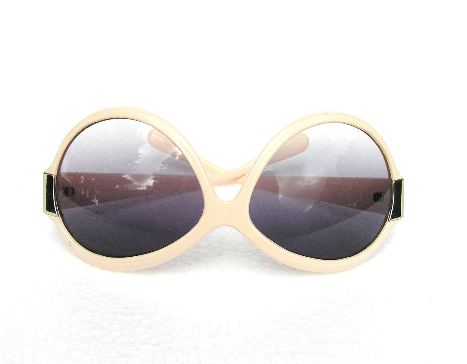 Oversized sunglasses retro 70s ivory  vintage black and white