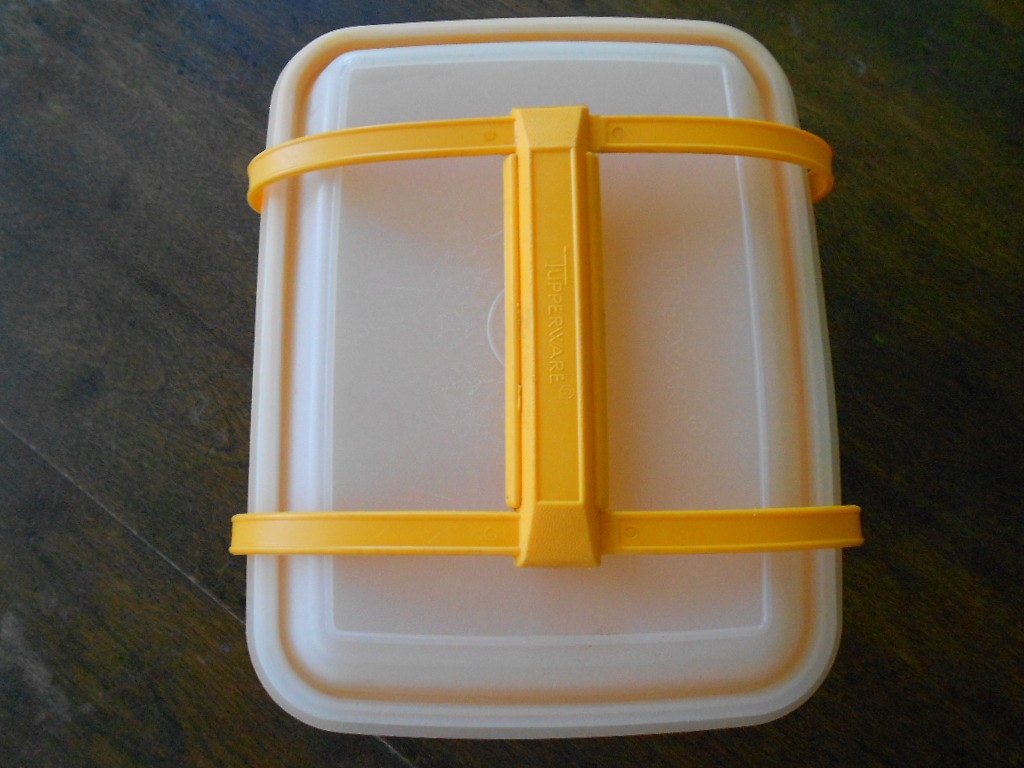 vintage yellow Tupperware lunch box