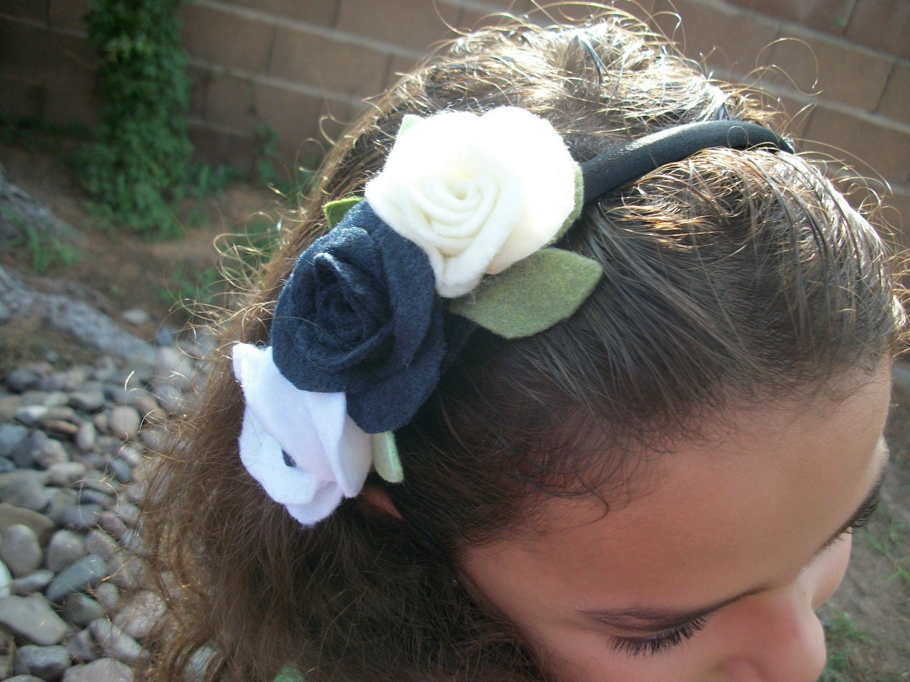 Back to school beautiful.... felt roses perfect for your uniform