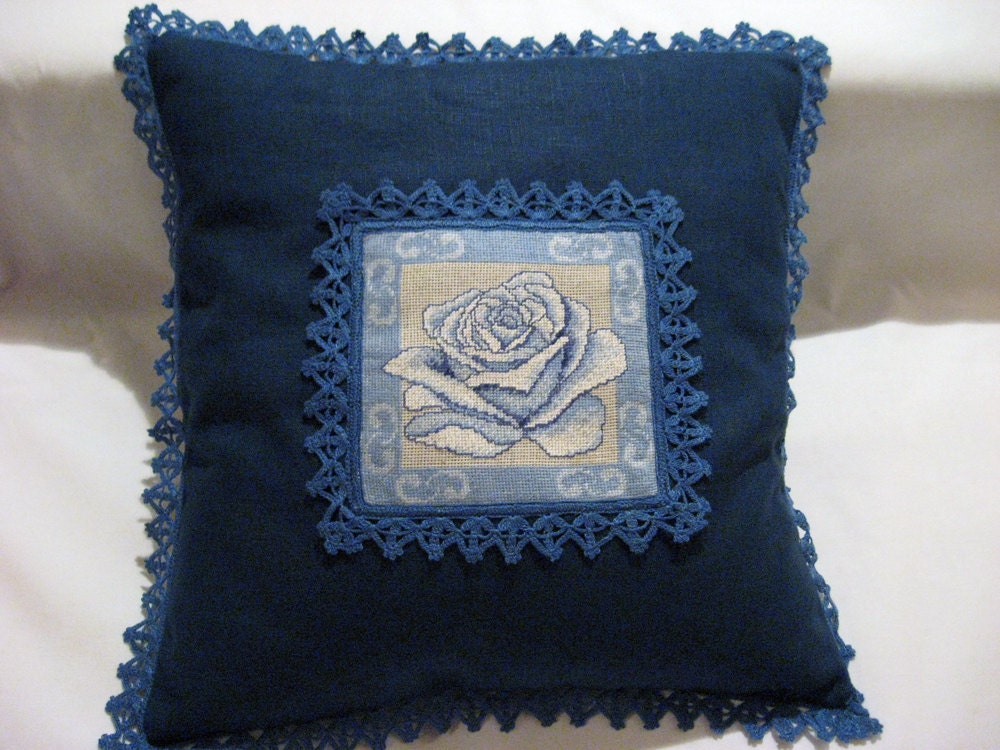 Pillow cover in blue linen with embroidered rose and lace - 16x16