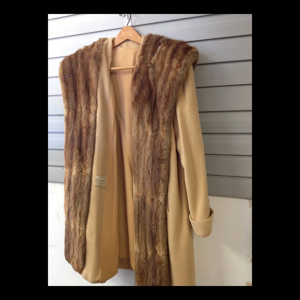 beautiful Forstmann virgin wool coat w/ mink collar and trim down to hemline