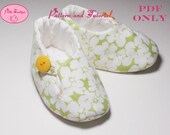 Baby shoe pattern - Green White Rose Mallow Loafer